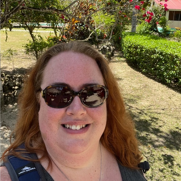 Meet your Posher, Emily - Picture 3 of 6